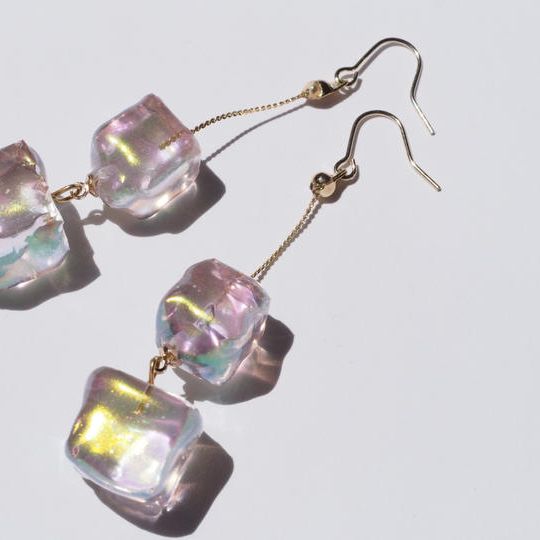 まるで本物の氷「アイスオーロラピアス・イヤリング」