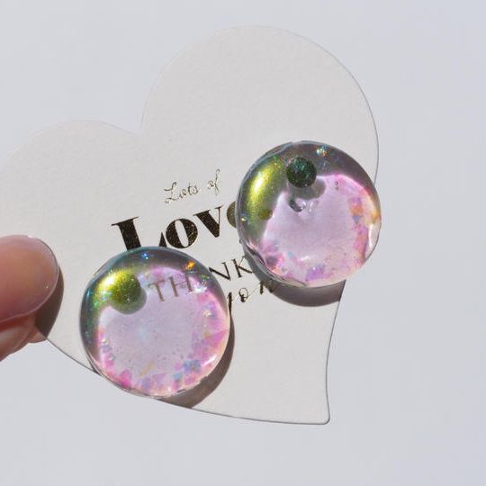 シンプルフォルム「オーロラカラーのクリアピアス・イヤリング」