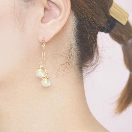 サクランボのような可愛さ「揺れるオーロラピアス・イヤリング」