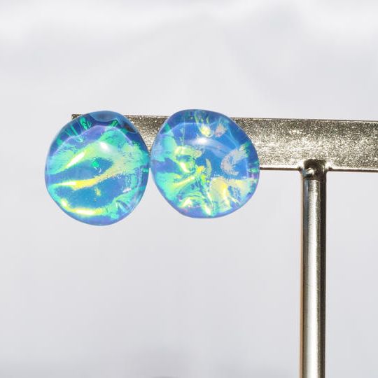 海を思い出す「オーシャンブルーのクリアピアス・イヤリング」