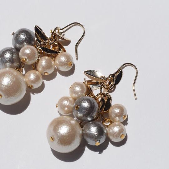 コーデの邪魔をしない「ふんわりコットンパールピアス・イヤリング」