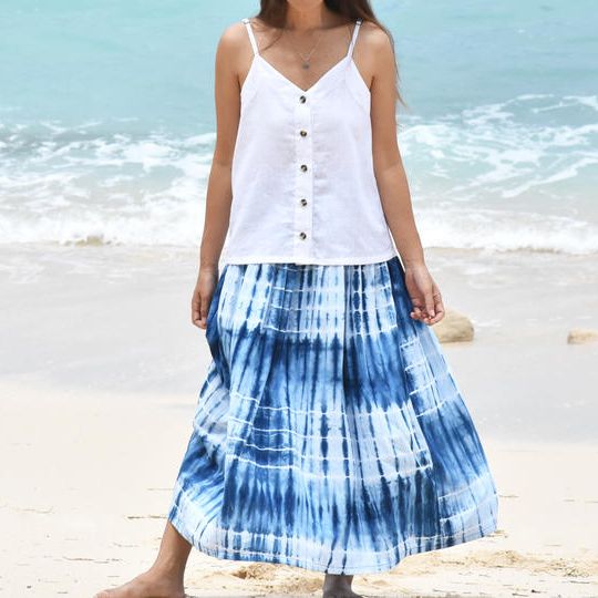 【限定作品】きれいなブルーの手染めフレアスカート　タイダイ＋リネン素材のフロントボタンキャミソールトップス　
