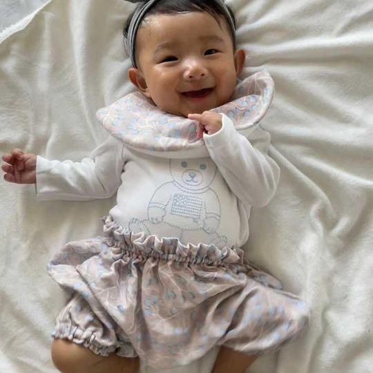 イニシャル刺繍入り　スタイとかぼちゃパンツのセット