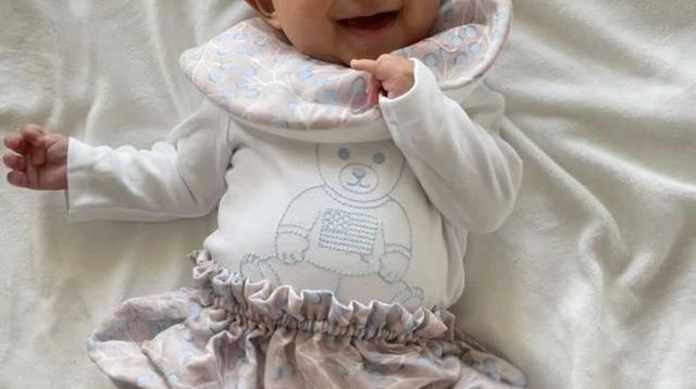 イニシャル刺繍入り スタイとかぼちゃパンツのセット - (文字刺繍入り