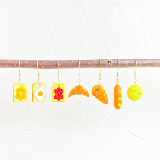 【パン】揺れるピアス1ペア