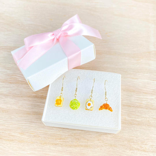 【パン】揺れるピアス２ペア