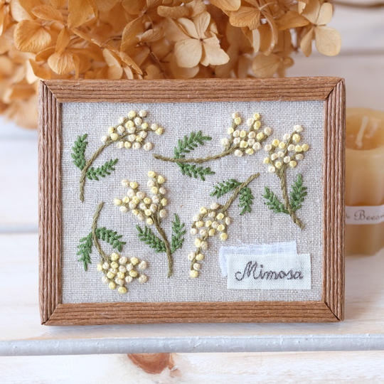 刺繍の立て掛けミニファブリックパネル＜ミモザ＞
