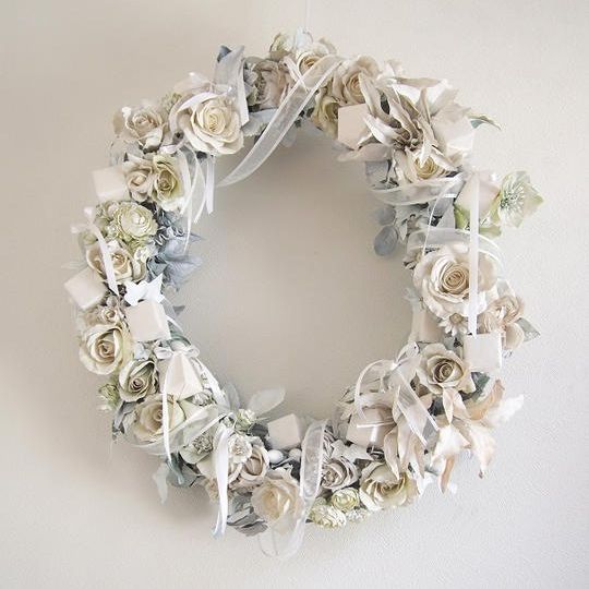 白いプレゼントの特大リース＋メモスタンド＋ラッピング豆本＋ポストカードなど