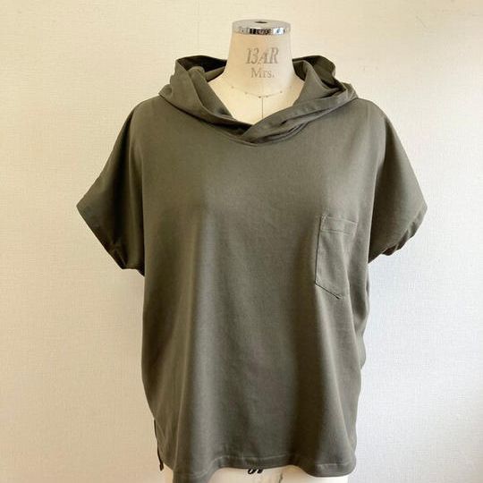 大人気カラーが選べる❤️パーカーフード付きドルマンTシャツ（明るめカーキ）／サイズフリーL〜L L／受注生産