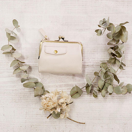 【アイボリー】がま口二つ折り財布