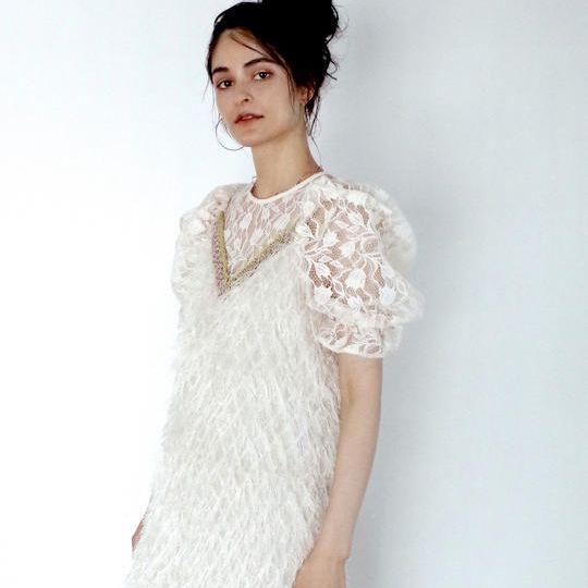 レース×カットジャガードのパフスリーブパンツドレス