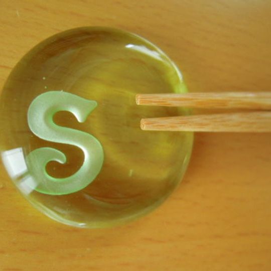 イニシャルガラス箸置き（江戸硝子使用）