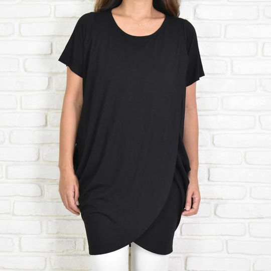 大人のシンプルなドレープストレッチトップス