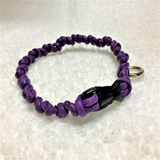 ちょっと大人気分のパープル色のマクラメ編みの犬首輪