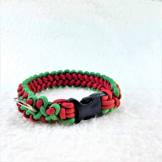 赤とグリーンの綿100%ロープのマクラメ編みの犬首輪