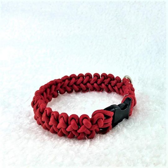 赤の綿ロープマクラメ編みの首輪