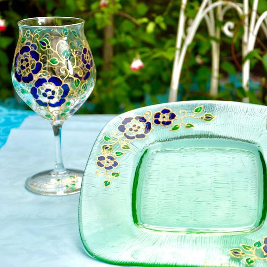 【プロジェクト記念価格】耐熱ワイングラス＆四角グリーンプレート21.5㎝ （青いレース薔薇)セット。