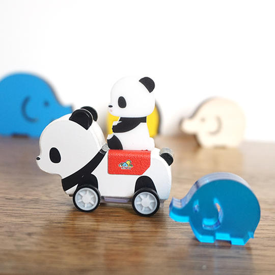 赤ちゃんパンダのミニカーセット
