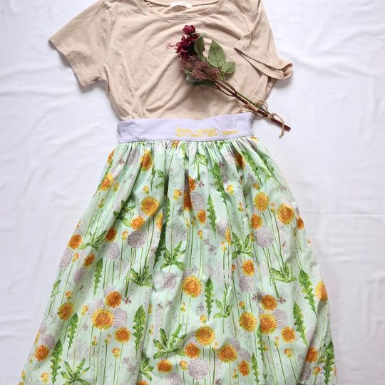 《今回限り！》メッセージ刺繍で彩る　ママのスカート　〜星とたんぽぽ〜