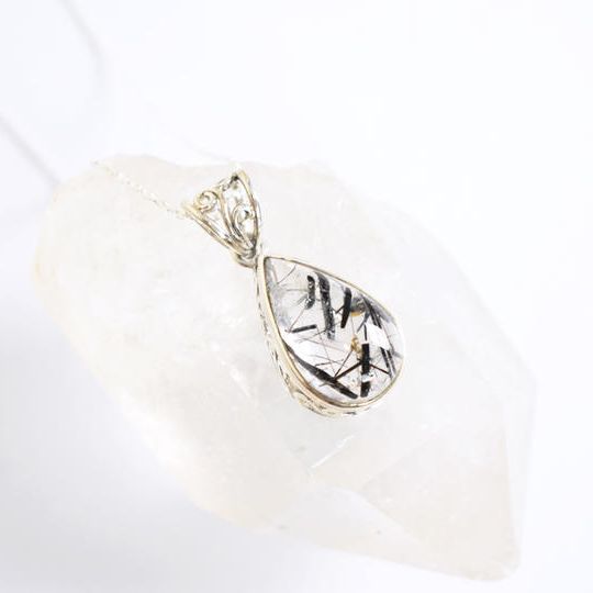 ブラックルチルクォーツ（黒針水晶）のシルバーネックレス