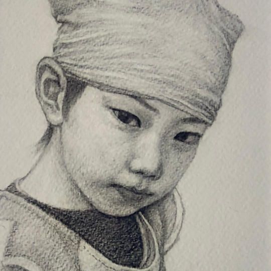 はがきサイズ鉛筆デッサンご本人肖像画