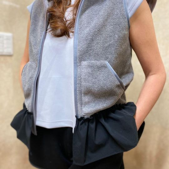 【フリースベスト】１枚　カラー：３種類