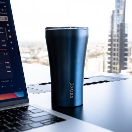 10枚限定  定価の20%off 新色! STTOKEサーモカップ スティールブルーLサイズ 送料込5,060円(税込)