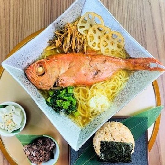 お店で食べられる金目鯛ラーメンセット