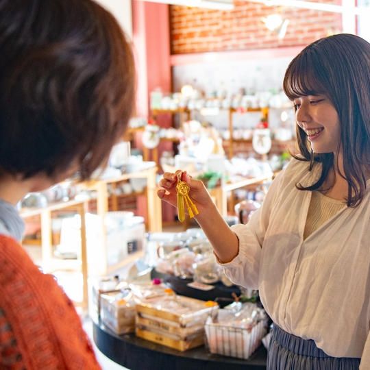 【現地で楽しむ！】「新日本製陶で2,000円引換券」+「水引チャーム」+「水引チャーム通行手形まっぷ」のセット