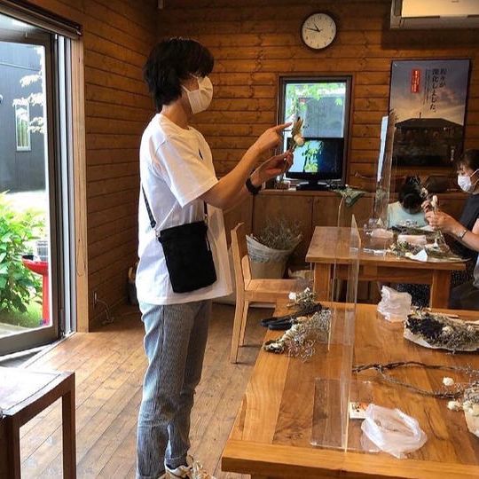 落ち着ける空間でまったり♪ワークショップでリース作り