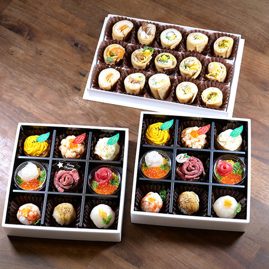 【セット割26％オフ】クリスマスデコ寿司2個 ＋ ぷちロール1個