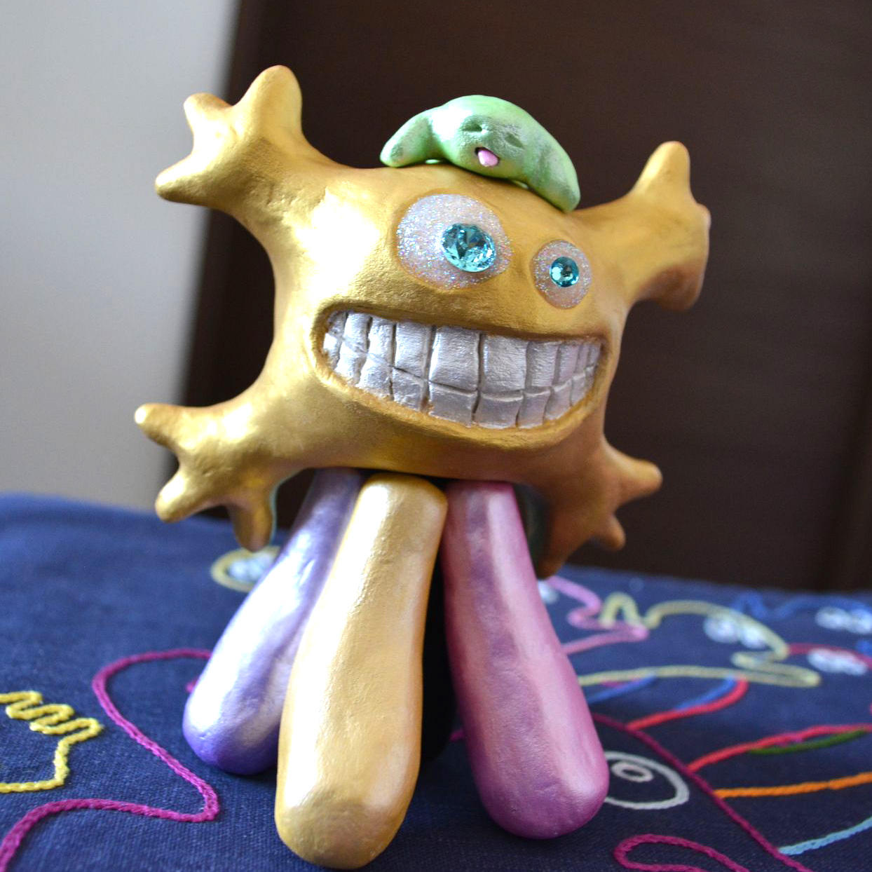 アーティスト院南弘樹の描く【ある惑星のいきもの】を知育玩具として