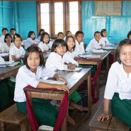 あなたの名前を学校の壁に書きます！