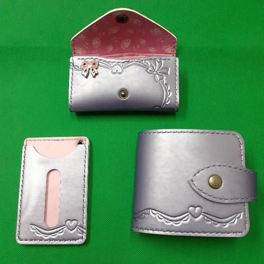 ベルト付き二つ折り財布