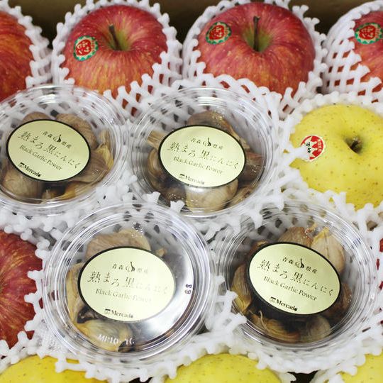 【青森県を元気に!】パートナー商品:特選りんごと黒にんにくの詰め合わせ