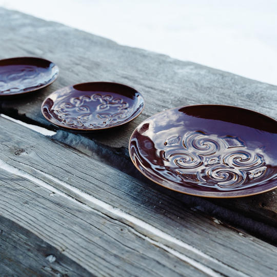 アイヌ文様有田焼　皿　飴釉3枚セット