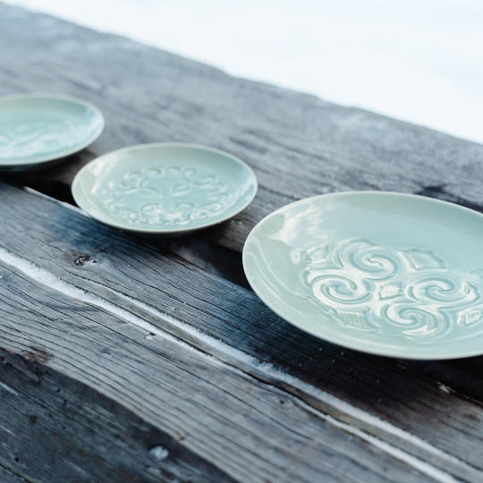 アイヌ文様有田焼　皿　青磁3枚セット