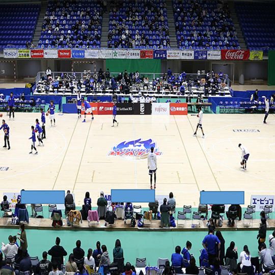 プラチナパートナー コート沿い床面広告