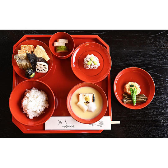 【特別体験】12月3日 秋 (紅葉の季節) の限定特別拝観と精進料理と坐禅体験