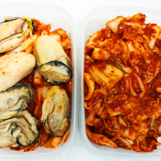 定番の【頂】と【牡蠣ゴロゴロ入り白菜キムチ頂】のセット