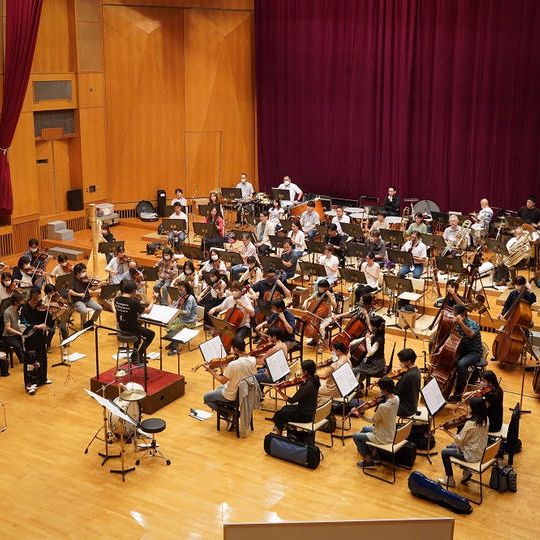 【オーケストラで社歌、校歌、自作曲をCDにして応援!】とブルーダルグッズ