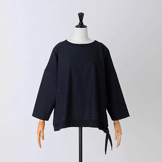 「STAMP AND DIARY」きれいめとリラックスを叶える刺しゅう＆布帛のコンビトップス＜クロ＞