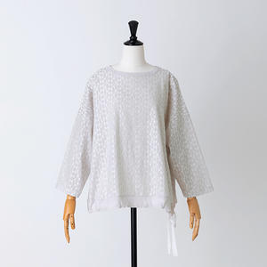 「STAMP AND DIARY」きれいめとリラックスを叶える刺しゅう＆布帛のコンビトップス＜ライトグレー＞