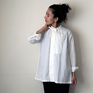 洗いざらしで着られるアレンジ自在のスモックシャツ　サイズ２