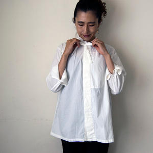 洗いざらしで着られるアレンジ自在のスモックシャツ　サイズ4