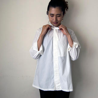 洗いざらしで着られるアレンジ自在のスモックシャツ　サイズ4