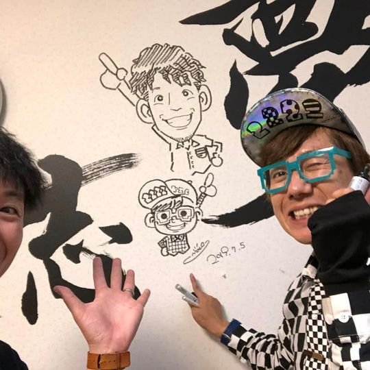 施設内壁、柱にあなたの似顔絵を貼ります！