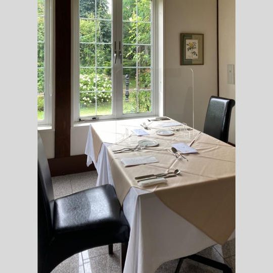 キングスウェルガーデンレストランにてワインと牡蠣のマリアージュディナーコースご招待＋白ワイン1本