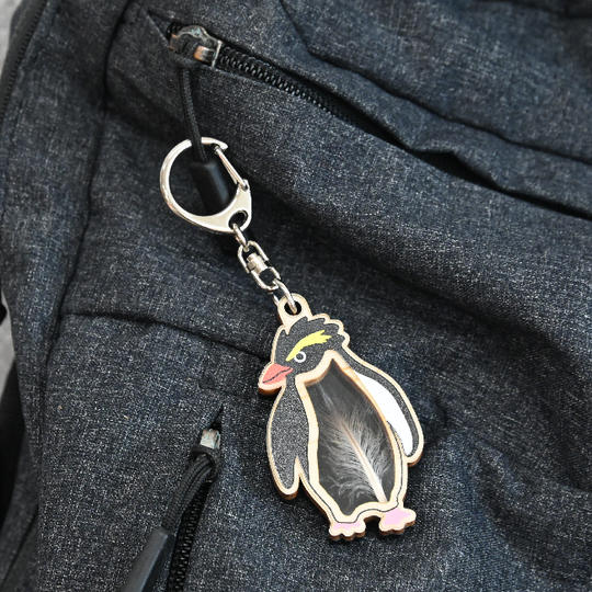 ⑦【限定】ミナミイワトビペンギンの羽入りキーホルダー