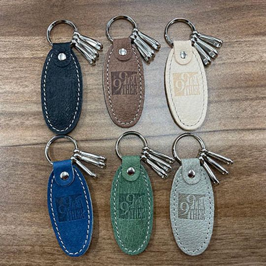 触り心地抜群な九十九里レザーのキーホルダー（葉巻型）